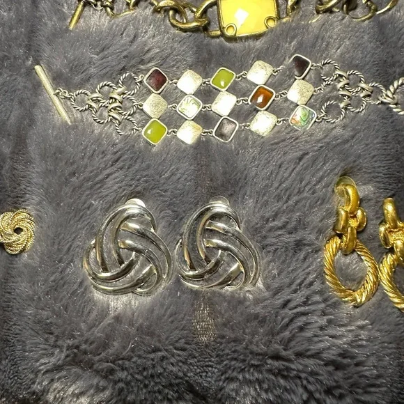 Costume Jewelry Lot - Picture 12 of 15